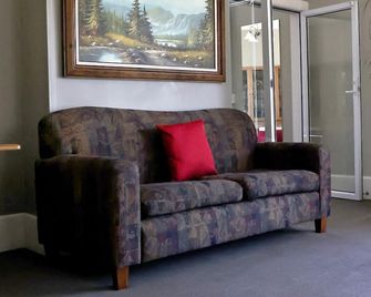 Baywatch Motor Lodge - Timaru - Living room