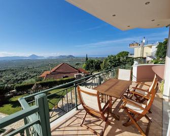 Ferienhaus in Ruhiger Umgebung mit Gehobener Ausstattung und Tollem Meeresblick - Khora - Balcón