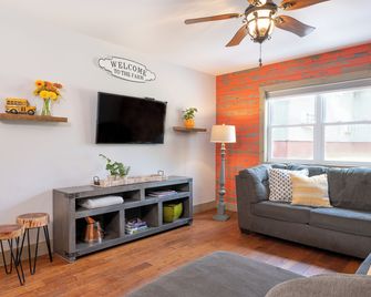 Warren Lodge - Warren - Living room