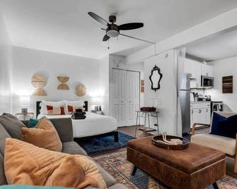 Melrose Gem ~ Mins from Downtown - Nashville - Habitación