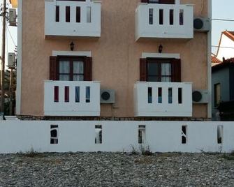 Christina Pansion - Kokkari - Gebouw