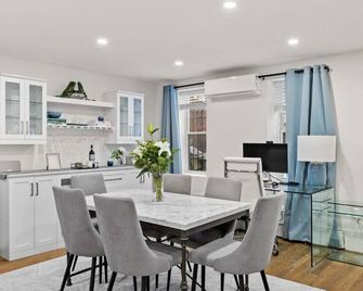 Ivy By Rovetravel | Lux 2 Br Huge Private Outdoors - New York - Dining room