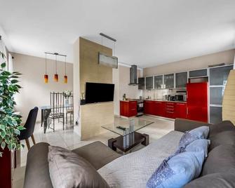 Warsaw Ursus Apt - 50m2, Parking - by Rentujemy - Warsaw - Living room