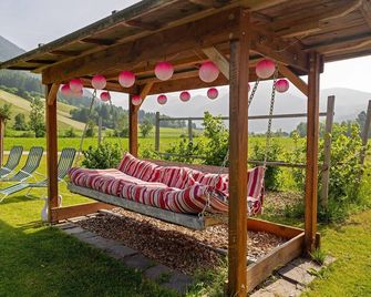 Studio 'Frühling' with Mountain View, Shared Garden and Wi-Fi - Valle di Casies - Patio