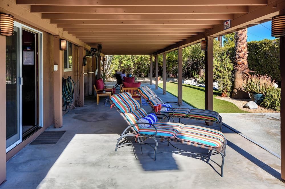 Charming Family Friendly Home with Heated Pool. - Palm Springs - Patio