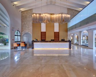 رويالتون جرينادا، آن أوتوجراف كوليكشن ريزورت بسعر شامل جميع الخدمات - سانت جورجز - ردهة