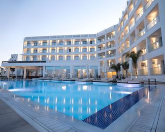 Evalena Beach Hotel - Protaras - בריכה