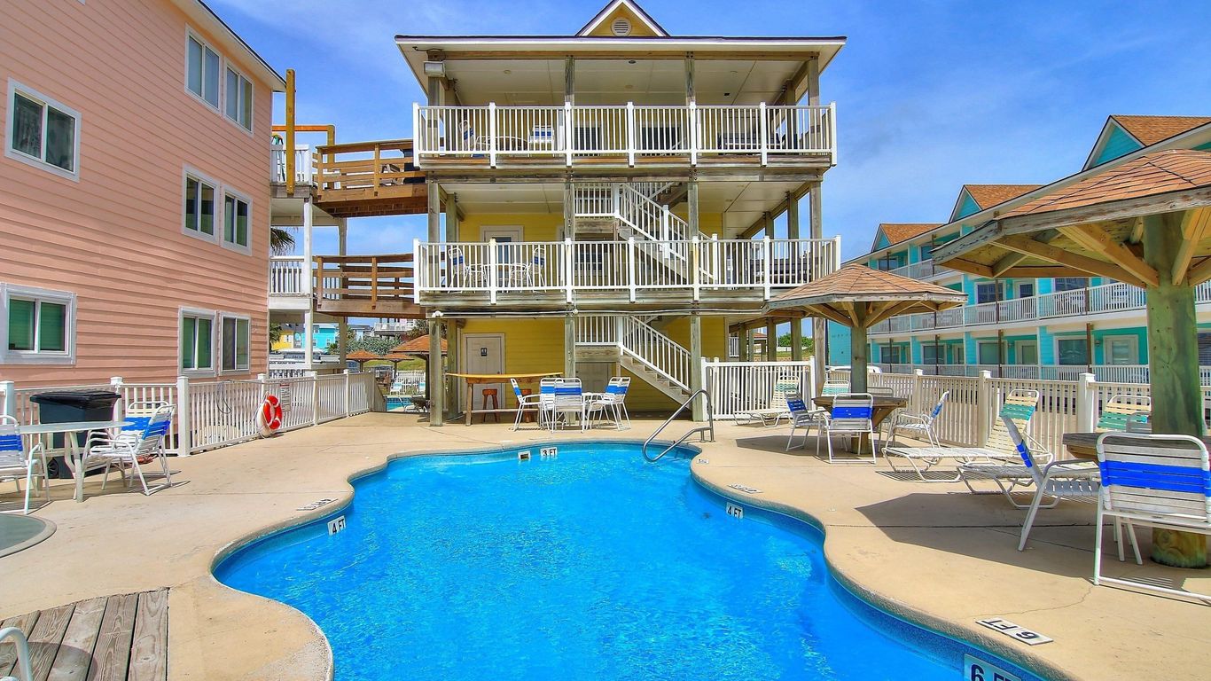 Beachgate Condosuites And Oceanfront Resort