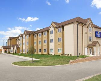 Microtel Inn & Suites by Wyndham Cotulla - Cotulla - Bygning