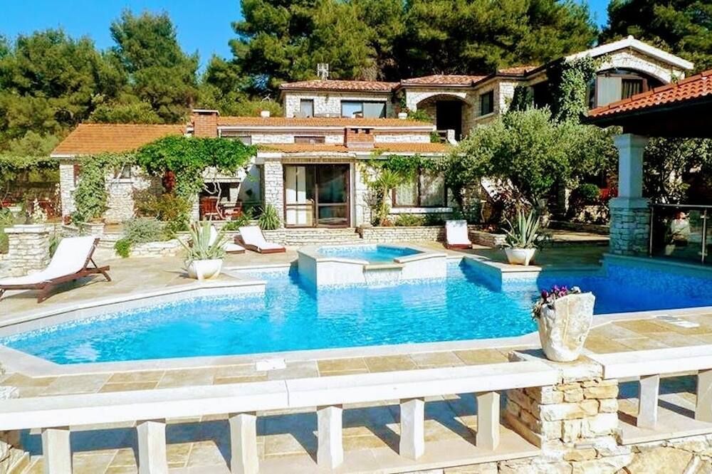 Apartment 'Fantasy' with 2 bed rooms, terraces, swimming pool, jacuzzy. Sea view - Vela Luka - Piscine