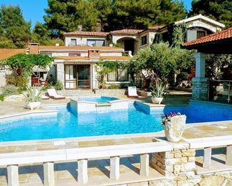 Apartment 'Fantasy' with 2 bed rooms, terraces, swimming pool, jacuzzy. Sea view - Vela Luka - Piscine