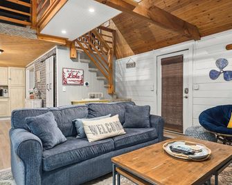 Evergreen Escape At Center Hill Lake - Smithville - Living room