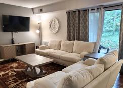 Charming Condo in Central Raleigh - Raleigh - Living room