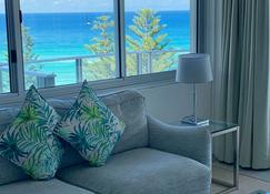 Pacific Regis Apartments - Burleigh Heads - Wohnzimmer