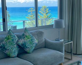 Pacific Regis Apartments - Burleigh Heads - Living room