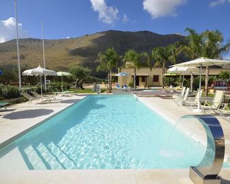 Hotel Oasi Da Paolo - Castelluzzo - Piscina