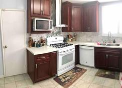 2 bedroom house or Private Studio in quiet neighborhood near SF, SFSU and SFO - Daly City - Keuken