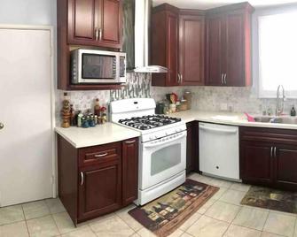 2 Bedroom House Or Private Studio Near Sf, Sfsu And Sfo - Daly City - Kitchen