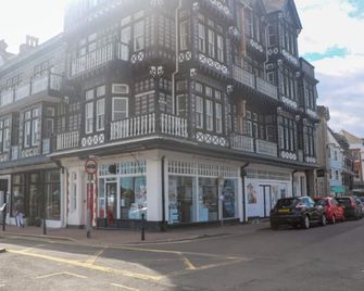 Full Deck - Dartmouth - Building