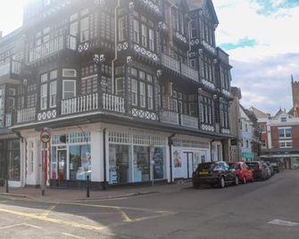 Full Deck - Dartmouth - Gebouw