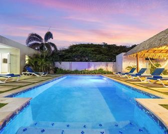 7BR Oasis in Paradise on One Happy Island - Noord - Piscina