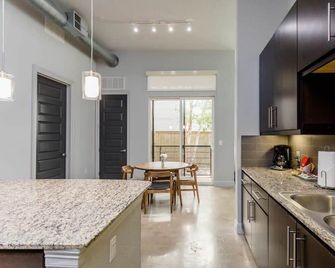 Peony At Millennium - Elegant 2 Bdr In Houston - Houston - Kitchen