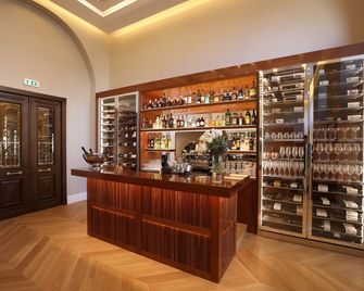 Grand Hotel Yerevan - Small Luxury Hotels of the World - ירבאן - בר