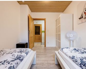 Attractive apartment in an attractive location. Near the beautiful old town of Erding. - Erding - Schlafzimmer