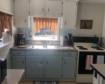 Family-friendly cottage - close to BMS, Watauga Lake, Asheville, Johnson City - Elizabethton - Cocina