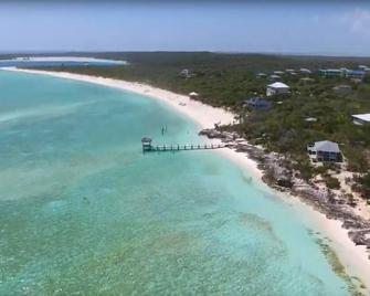 Whistling Duck: Private Oceanfront Cottage - Clarence Town - Playa