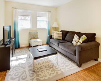 Renovated 1 Bedroom in Heart of Hoboken Close to NYC - Hoboken - Sala de estar
