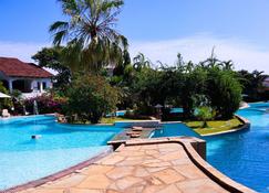 Woburn Residence Club Apartments - Malindi - Piscina