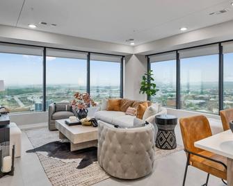 Landing at The 600 Apartments - Birmingham - Living room