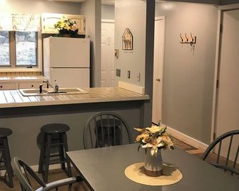 Summmit Sunsets 562 - Ski, Golf and more ! - Bellaire - Dining room