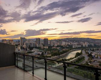Sky by the river - Tiflis - Balcón