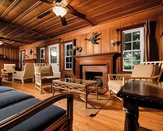 The Berkley Manor - An estate on Silver Lake - Ocracoke - Lounge