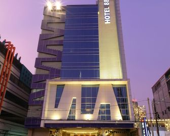 Hotel 88 Mangga Besar 62 - Best Breakfast - Near By Ancol And Government Center - Yakarta - Edificio