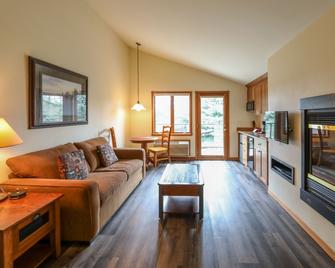 Meadow Lake Resort & Condos - Columbia Falls - Living room