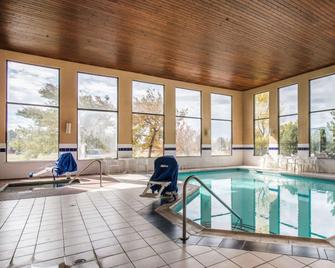 Quality Inn Airport - Colorado Springs - Pool