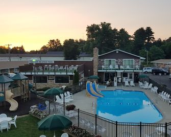Black Hawk Motel & Suites - Wisconsin Dells