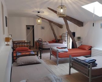 Gîte d'étape le relais de l'espérance sleeps 8 - Beaumont - Chambre