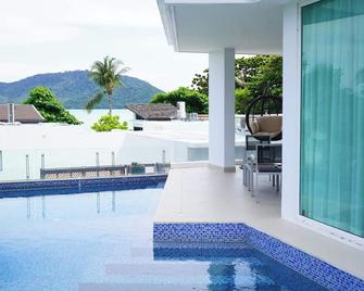 The Beachfront Hotel Phuket - Rawai - Pool