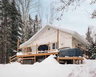 Black Lake Chalet and Spa in the Laurentians - Nominingue - Будівля