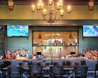 Amenity loaded golf course retreat! - Marion - Bar