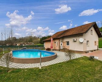 Awesome Home In Vinogradi Ludbreski - Ludbreg - Piscina