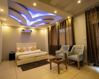 The Shahanshahi Adventure Park And Wellness Resort - Dehradun - Schlafzimmer
