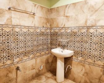 Hotel Bhagwani Palace - Jorhāt - Bathroom
