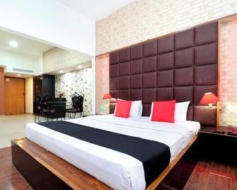 Hotel The Taksonz - Opposite Railway Station - Ludhiāna - Bedroom