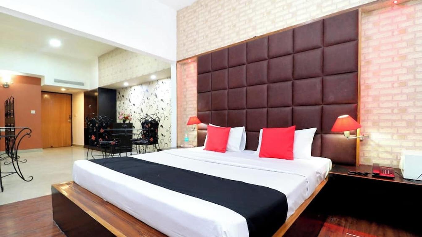 Hotel The Taksonz - Opposite Railway Station