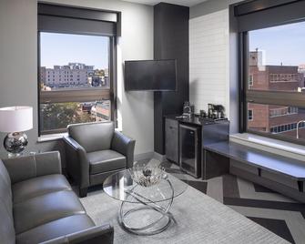 Hotel On Phillips - Sioux Falls - Living room